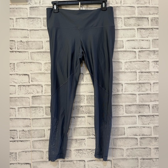 Women’s Under Armour blue with mesh legs heat gear compression leggings Large - Picture 1 of 4